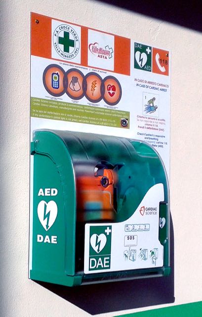 Il nuovo defibrillatore esterno di Asta