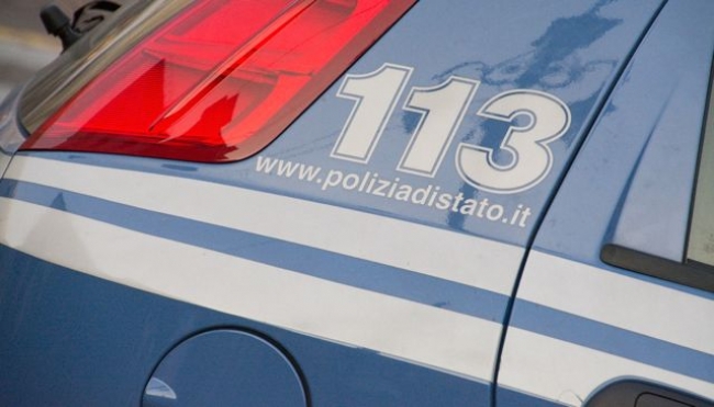 Parma - Ubriaco violento insulta e minaccia il gestore di un locale e gli agenti