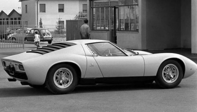 Arte auto Design. Alla Bugatti Automobili di Campogalliano debutta la &quot;Motoring Art&quot;