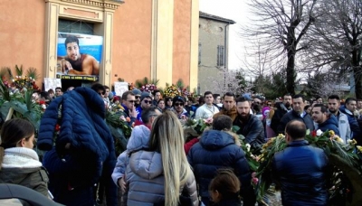 Una folla commossa per l&#039;addio a Tigei Della Santina