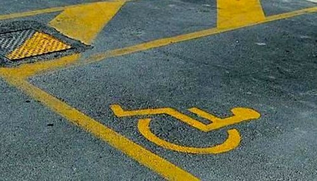 Modena, usa il pass disabili per recarsi al cinema ma non è invalida