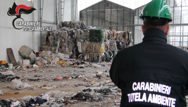 Traffico illecito di rifiuti plastici verso la Cina: due imprese parmigiane coinvolte.