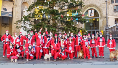 Parma: la corsa dei Babbi Natale invade la città