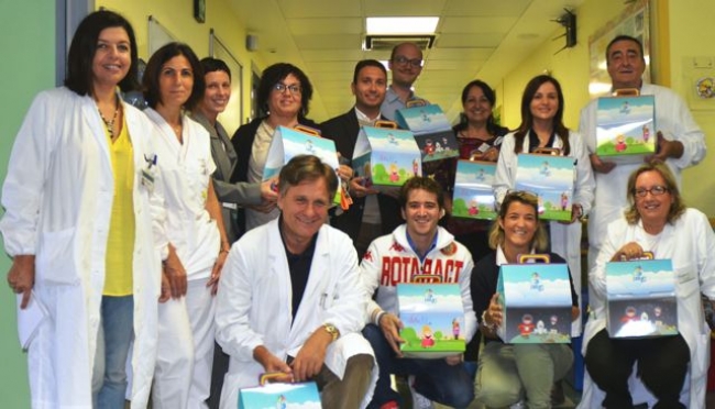 Modena - Rotaract regala cofanetti dei sogni ai pazienti dell’Oncoematologia Pediatrica