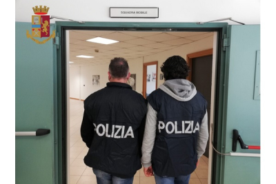 Rintracciati mentre rubano in alcuni esercizi commerciali: fermati dalla Polizia di Stato a Modena