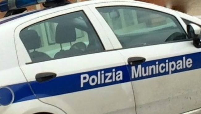 Modena - Fermato alla guida con la patente di un altro