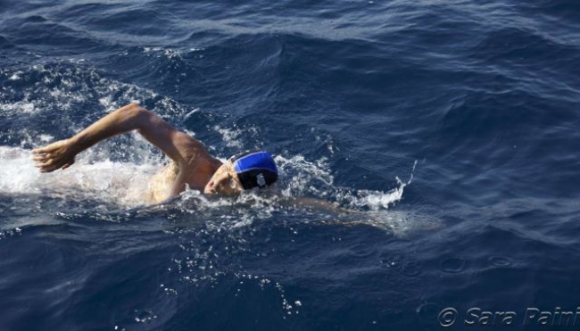 Triatleta parmigiano da record: in 23 ore a nuoto fino in Albania