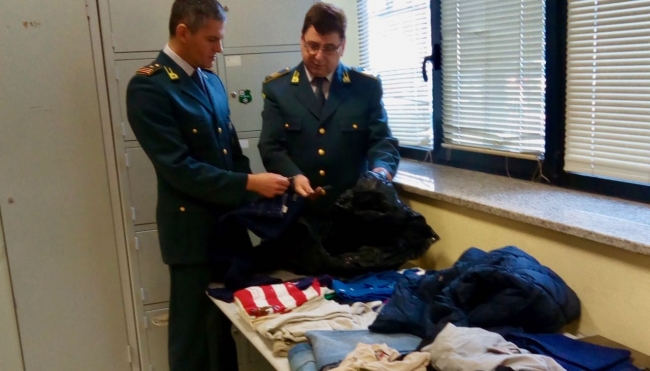 GDF Modena - sequestrati 400 capi d&#039;abbigliamento e oltre 2.500 prodotti non conformi