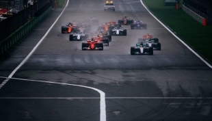 F1, Cina: spettacolo Vettel ma vince Hamilton