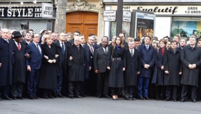 I grandi attorno a Hollande dopo gli attentati di Parigi