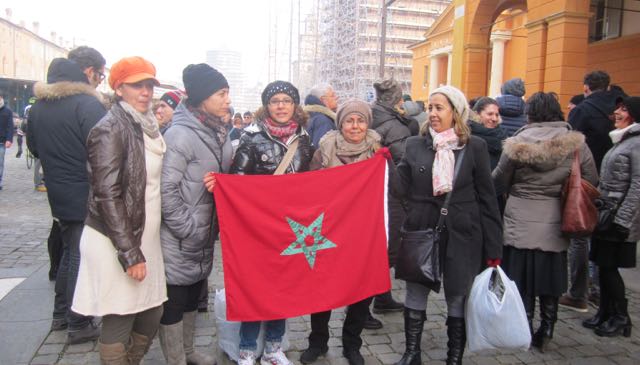 Carpi - giovani con la bandiera del Marocco