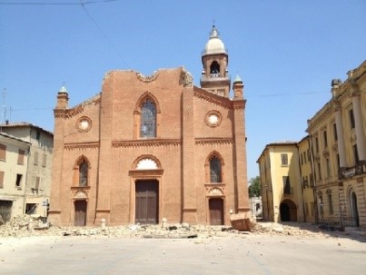 Duomo Mirandola danneggiato 2012.jpg