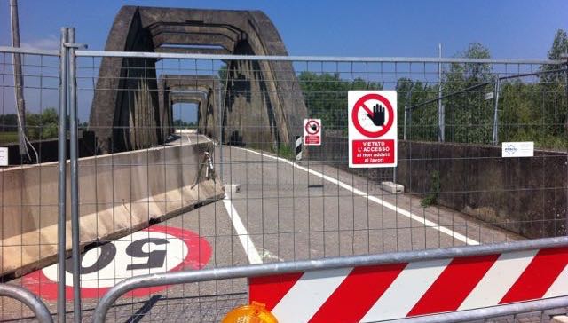 Il Ponte del Diavolo - interrotto causa la piena del gennaio 2014