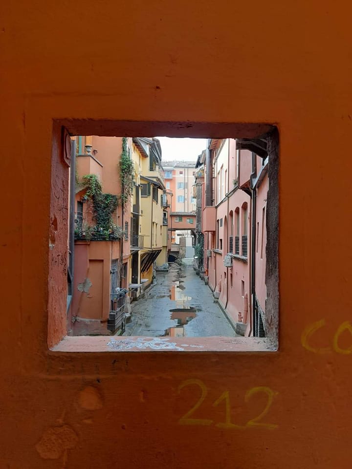 finestrella_Via_Piella_Bologna_Canali.jpeg