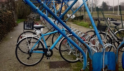 Busseto - stazione, si sta provvedendo alla sistemazione del deposito delle biciclette