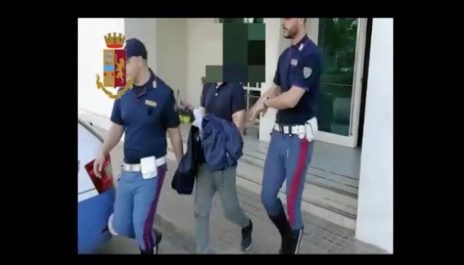 Trasportava sull&#039;A1 un chilo di cocaina purissima: albanese arrestato dalla Polizia di Stato. - Video