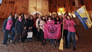 Modena - Assessore, volontarie e pink dragons contro il cancro