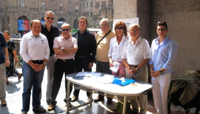 Parma - Grande riscontro fra i cittadini per “Città Sicura”: raccolte 2.000 firme