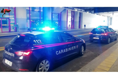 Parma: contano i soldi mentre camminano per strada ma due malfattori li rapinano. I Carabinieri intervengono e li arrestano