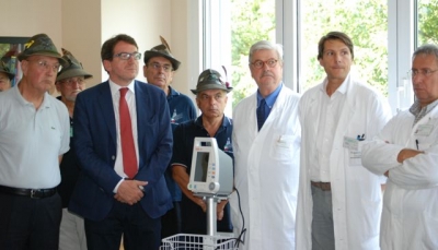 Modena - Dagli Alpini attrezzature in dono al Day hospital oncologico del Policlinico
