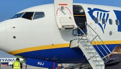 Tragedia a bordo di un volo Ryanair per Bergamo: passeggero belga ha un malore e muore 
