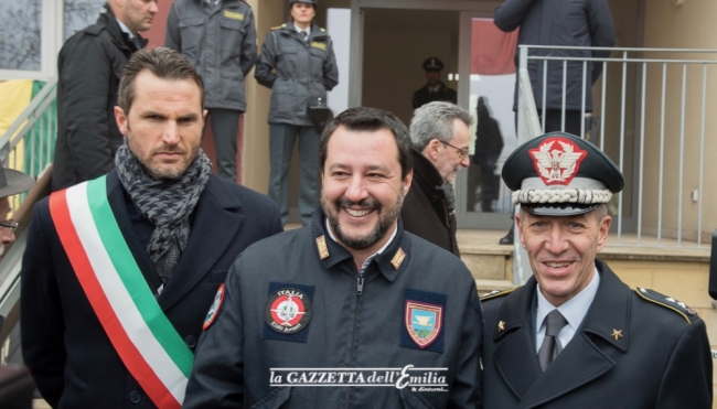 13 appartamenti confiscati alla &#039;ndrangheta a Sorbolo consegnati alla Guardia di Finanza: anche Matteo Salvini alla cerimonia - FOTO