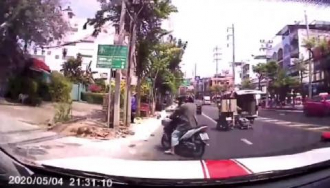 Ambulanza perde il paziente per strada - video