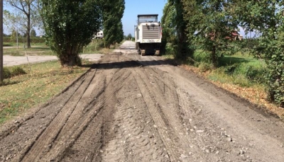  strada Valle durante i lavori di asfaltatura.