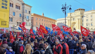 &quot;Adesso basta!&quot;: anche a Parma altissima adesione allo sciopero proclamato da da CGIL e UIL 