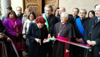 Nella foto l'inaugurazione col taglio del nastro da parte di Rosa Mazzolini
