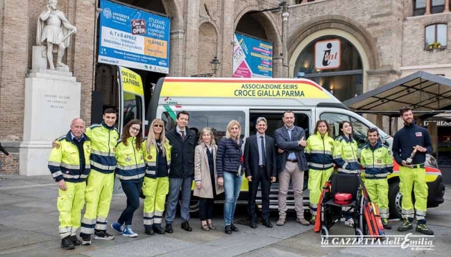 Parma - Nuovo pulmino donato a Seirs Croce Gialla per il trasporto disabili