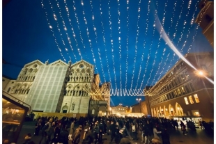 Ferrara a Natale, con i suoi mercatini fa concorrenza all’Alto Adige