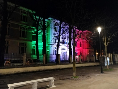 Palazzo Giordani stasera sarà bianco rosso e verde in memoria delle vittime del COVID