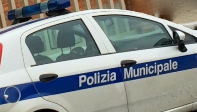 Piacenza, intervento della Polizia Municipale in Piazza Casali, per contrastare i parcheggiatori abusivi