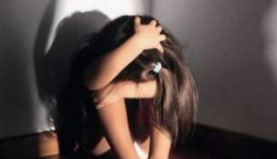 Abusi sessuali sulla figlia minorenne della compagna: arrestato
