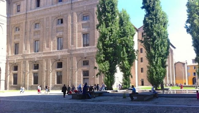 Parma - Controlli in Piazzale della Pace: fermate cinque persone