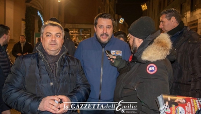 Salvini a Parma: &quot;C&#039;è un&#039;aria di cambiamento e di vittoria&quot; - le foto e il video