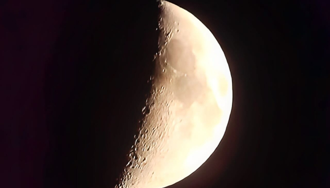 La luna nel cielo di Parma (video)... di Antonio Nunno