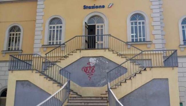 Ennesimi atti vandalici alla stazione: L&#039;indignazione di Amo Colorno