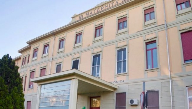 Parma - Ospedale, la facciata della Maternità torna all&#039;antico splendore