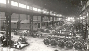 Un capannone delle Reggiane nel 1955