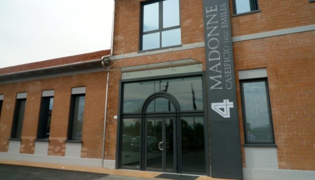 4 Madonne Caseificio dell&#039;Emilia, alle porte di Modena il gigante del Parmigiano Reggiano