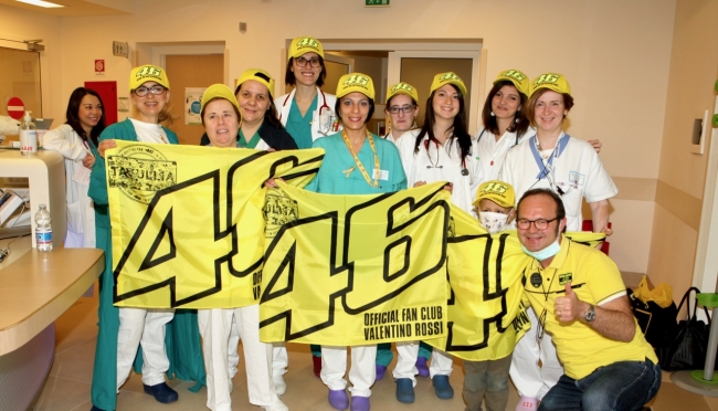 Il Fan Club Valentino Rossi porta una ventata di allegria all&#039;Ospedale dei Bambini di Parma