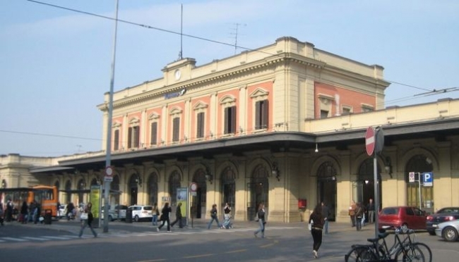Parma - Uomo investito da un treno merci