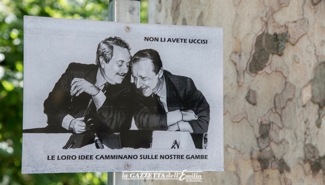 Targa in memoria delle vittime della mafia alla scuola primaria Bottego di Parma - FOTO
