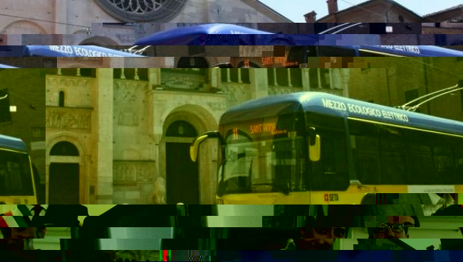 Modena - Bus, linea filoviaria divelta: in Corso Duomo circolazione interrotta
