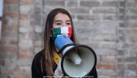 Mascherine tricolori di nuovo in piazza anche a Parma