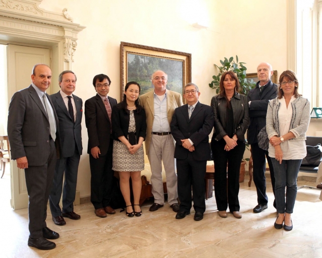 Delegazione giapponese in Municipio a Piacenza per incontrare il sindaco Dosi