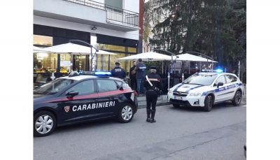 Attività di controllo svolta dai Carabinieri e dalla Polizia Locale della città per la corretta applicazione della normativa per il contenimento del contagio del Covid-19