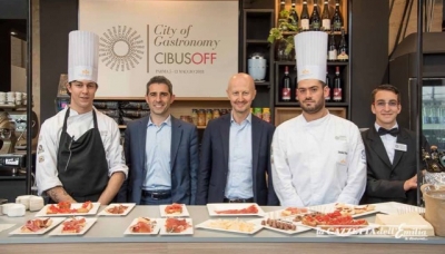 Si è aperta la prima edizione di Cibus Off il primo fuorisalone parmigiano del gusto. Foto